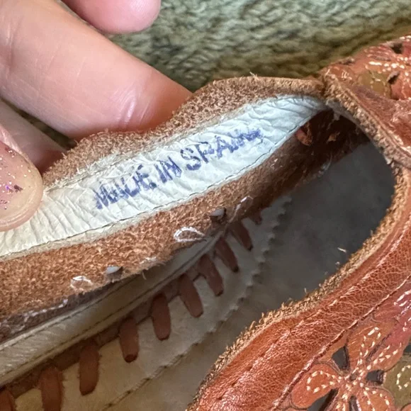 PIKOLINOS Women's Floral Cutout Leather Loafers - Tan - Picture 3 of 9